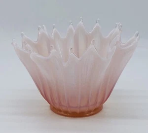 FOSTORIA PINK HEIRLOOM OPALESCENT Crimped Hankerchief Large Vase Vintage - Picture 1 of 17