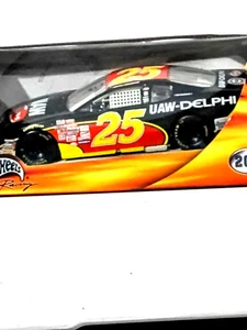 1:24 Scale HOT WHEELS® NASCAR ® Racing 2001 #25 UAW - DELPHI ® Jerry Nadeau - Picture 1 of 8