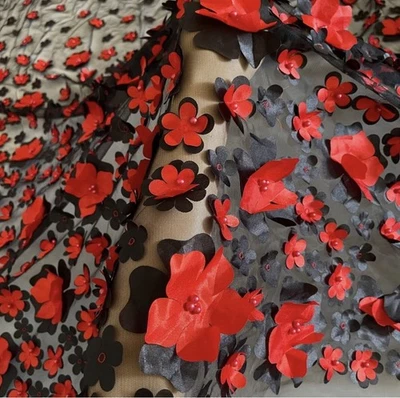 Tecido transparente floral preto e vermelho - Imagem 1 de 4