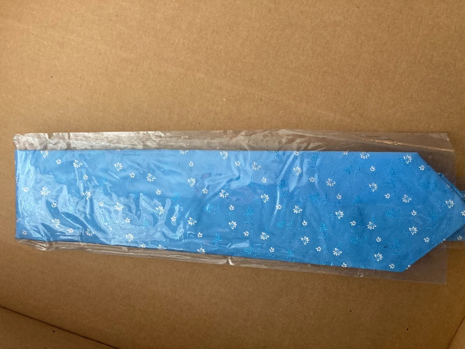 Corbata de seda azul claro Turnbull & Asser floral manchada Foto 1 de 3