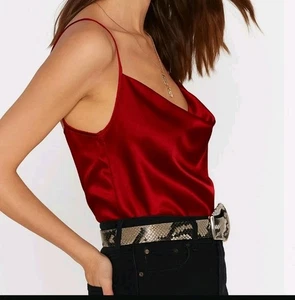 Nasty Gal rotes Satin Wasserfallausschnitt Trägertop Größe US 6 UK 10 verstellbare Träger neu mit Etikett - Bild 1 von 10
