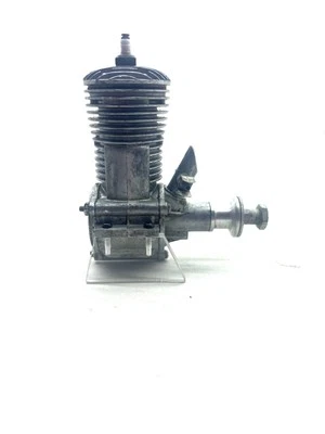 VINTAGE ATWOOD TRIUMPH 49 GLOW MODEL AIRPLANE ENGINE #1 M2 - Image 1 of 4