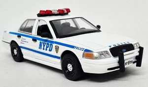 Greenlight 1/24 Ford Crown Victoria 2011 New York NYPD Police Diecast Model Car - Picture 1 of 4