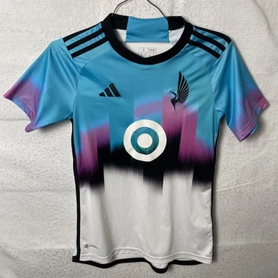 Camiseta de fútbol Adidas MLS Minnesota United FC Loons MNUFC 2023/24 para hombre talla pequeña Foto 1 de 4
