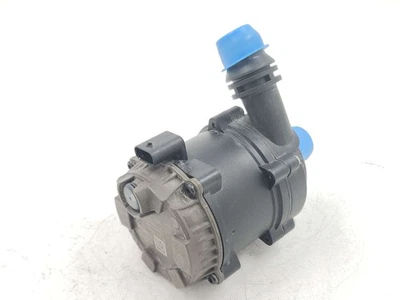 BMW X6M F96 2023 Competición izquierda refrigerante bomba agua motor auxiliar 863823703 Foto 1 de 4