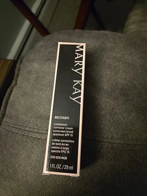 Mary Kay CC Cream Sunscreen SPF 15 Broad Spectrum Deep 1 fl oz - Image 1 of 4