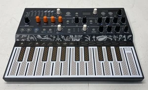 Arturia Algorithmic MicroFreak Synthesizer - Photo 1/5