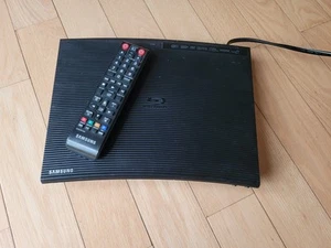 SOLO PEZZI DI RICAMBIO Lettore Blu-ray e DVD Samsung BD-JM57C Wi-Fi HDMI con telecomando - Foto 1 di 4