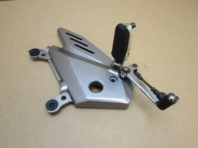 Reposapiés lateral izquierdo Suzuki Inazuma 250 2016 9085 millas (15158) Foto 1 de 4