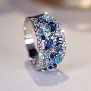 Ring in Silber mit Zirkonia Steinen. - Bild 1 von 6