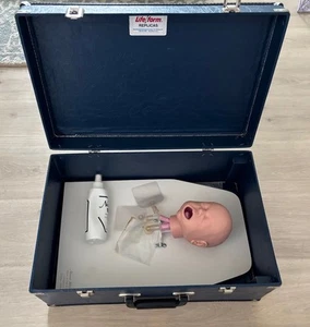 Nasco Life Form Infant Airway Management Trainer LF03623U mit Hartschalenkoffer - Bild 1 von 7
