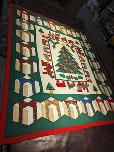 Gesteppte Weihnachten Wandbehang Handgenäht Überwurf Decke 58"x 48" Zug Geschenke - Bild 1 von 10