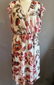 EnFocus Studios Wickelkleid aus geblümtem Chiffon-Imitat - Größe 12 - Bild 1 von 4