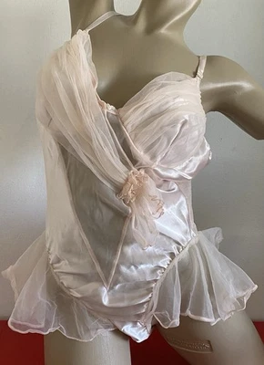 Винтажный пастельный розовый чистый и атласный плюшевый боди белье большой с косточками - Изображение 1 из 4