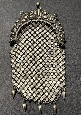 Dulce monedero antiguo Art Nouveau de plata alemán/cambio de cadena con colgantes Foto 1 de 4