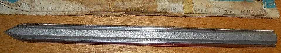 Oldsmobile Toronado 1979 carrocería plateada guardabarros delantero moldura NOS Foto 1 de 1