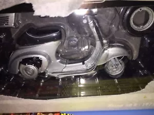 1:12 MINICHAMPS 122129600 VESPA 50R 1972 SILVER NEW SEALED SHIPPING WORLDWIDE - Picture 1 of 8
