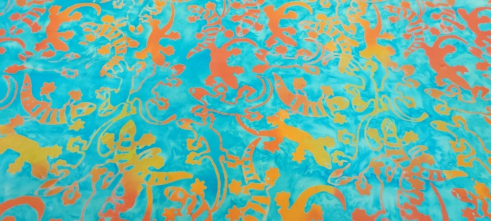 Java Batik de Maywood Studio Teal Salamander Song vendido por yarda Foto 1 de 1