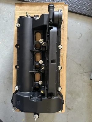 JAGUAR F 型 F-PACE XE XF XJ 306PS 3.0 PETROL ROCKER 气门盖右 LR051835 — 第 1/3 张图片