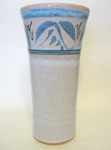 Art Pottery Hand Thrown Vase Ceramic Hand Made Signed 8 Inches - Bild 1 von 11