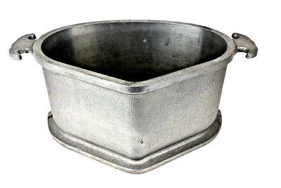 Sartén de Asador Triángulo Corazón Aluminio Fundido Sin Tapa Guardian Service De Colección Foto 1 de 4