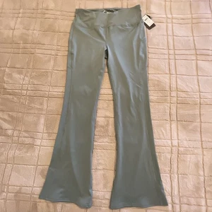 BSP Better Sports Performance Leggings XL Green Flare Yoga Athleisure NWT - Picture 1 of 16
