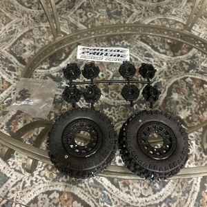Pro-Line Badlands 2.2 in./3.0 in. Mounted Wheels and Tires New - Picture 1 of 10