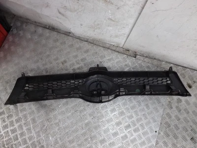 Parrilla/parachoques delantero Toyota Corolla Verso MK1 2004-2007B Foto 1 de 4