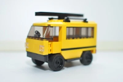 Modelo Mini Van Honda Acty Amarillo Personalizado Compatible y Construido con Ladrillos LEGO® Foto 1 de 3