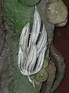 Broche Flor Tulipán Hoja Hojas Florales Texturizadas Acabado Satinado Cepillado Coro - Imagen 1 de 7