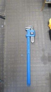 KT KING TONY 900MM-36" PIPE WRENCH BLUE - Picture 1 of 6