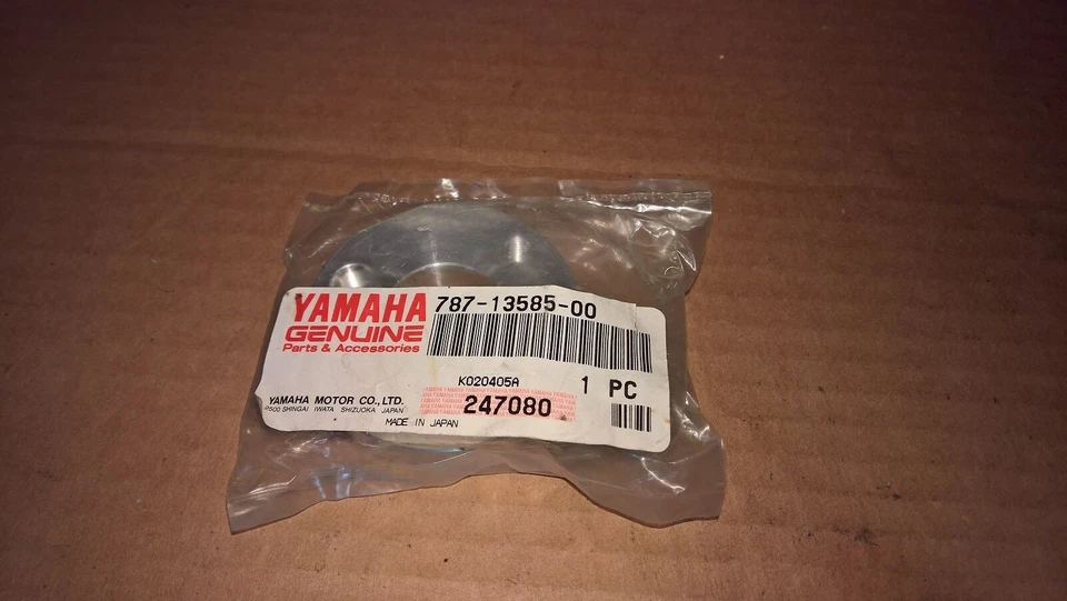 NUEVO 787-13585-00 Colector de admisión Genuino Yamaha KT-100 KT100 Motor Kart Foto 1 de 1