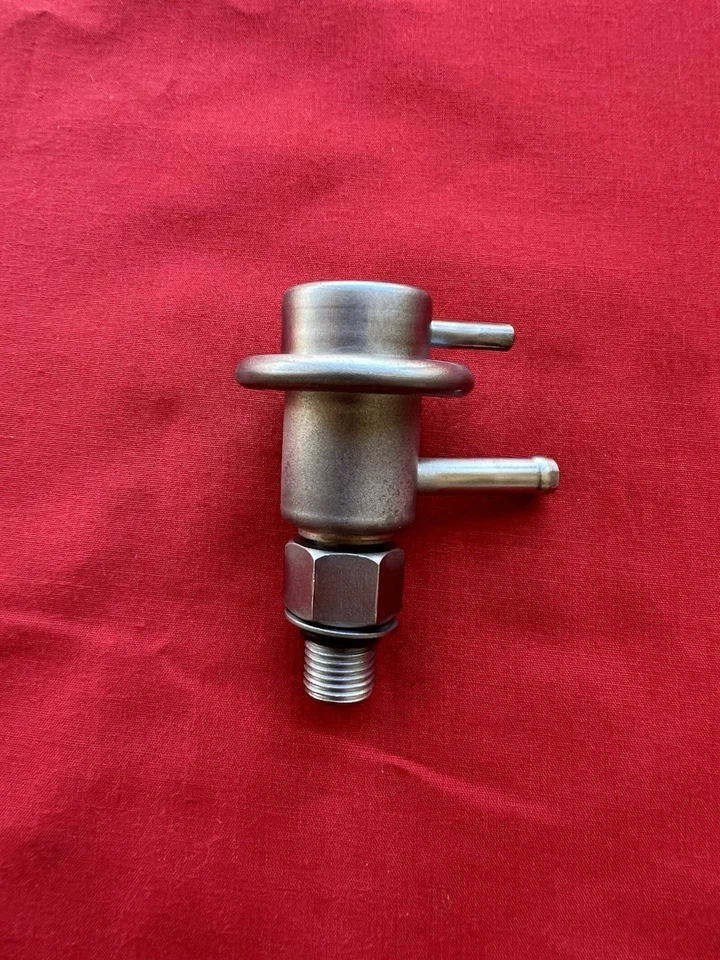 Regulador de presión de inyección de combustible Denso OEM para 86-89 Toyota Celica 2,0 L-L4 Foto 1 de 2