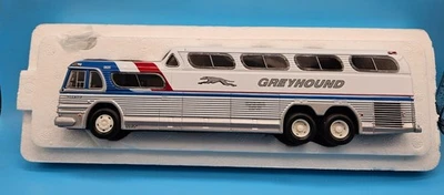 Greyhound Die Cast in Original Package 1/50 scale Corgi Vintage Bus Line - Image 1 of 4