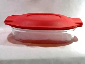Pyrex 2.5 Qt / 2.35 L Glass Rectangular Casserole Dish w/ Red  Lid NEW.  USA - Picture 1 of 7