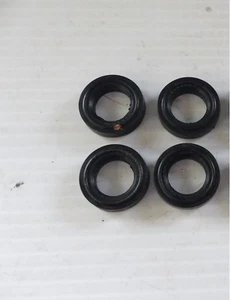Sellos de perno de cubierta TRIUMPH STREET SCRAMBLER CAM PK 4 inc otros modelos de 2-3-4 cilindros - Imagen 1 de 1