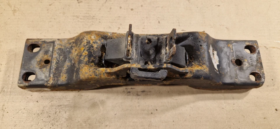 2005 Cadillac SRX Gearbox mounting bracket 15143640 - Image 1 of 4