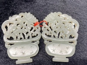 A pair of Hotan Yushu flower vases in late Qing Dynasty, China~中国晚清和田玉树花宝瓶一对 - Picture 1 of 6