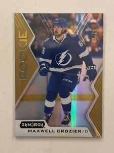 2024-25 Upper Deck Synergy Rookies Maxwell Crozier Gold Parallel RC Card 3/25 - Foto 1 di 2