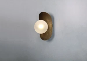 Modern Brass Wall Sconce with Frosted Glass Globe - Elegant Lighting Fixture - Picture 1 of 11