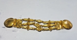 Vtg Gold Tone Oval Design Lapel Collar Three Chain Flower Design Sweater Clip - Picture 1 of 7