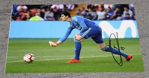 Foto autógrafa firmada personalmente a mano por Thibaut Courtois 12x8 - Regalo Real Madrid - Imagen 1 de 2