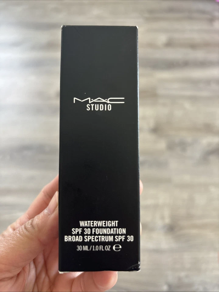 MAC Studio Waterweight Foundation. SPF30 . NW35. 30ml/1fl oz - Image 1 of 1
