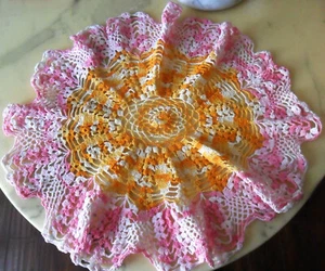 Vintage Hippie breit rosa, orange, gelb, weiß Baumwolle gehäkelt DECKCHEN, Volants - Bild 1 von 7