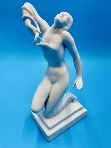 HEREND PORCELAIN WHITE NUDE DEATH OF CLEOPATRA FIGURINE 5722 ARTIST SIGNED - Picture 1 of 8