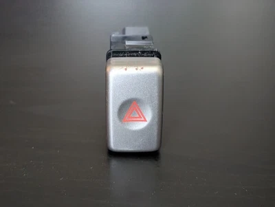 03-08 Interruptor de botón de luz de peligro Subaru Forester  Foto 1 de 2