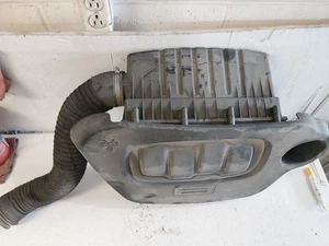 2006-2011 Chevy HHR Air Cleaner Intake Box Assembly 2.2L - Picture 1 of 12