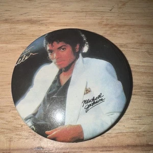 MICHAEL JACKSON THRILLER BUTTON PIN - Picture 1 of 4