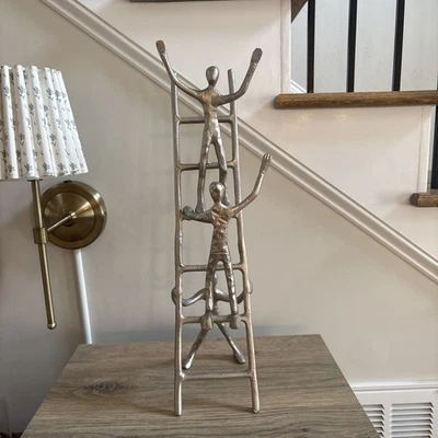 Pluto Moderno Escalera de Metal 3 Personas Escalada Aluminio Plata Escultura Estatua 19.5" Foto 1 de 4