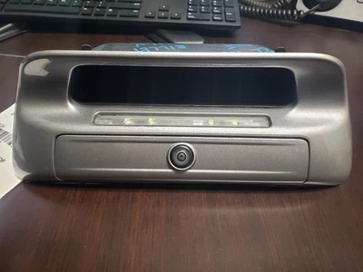 RAM 1500 2022 (CUERPO NUEVO) BILLET PLATA MANIJA PUERTA TRASERA CON CÁMARA DE VISIÓN TRASERA Foto 1 de 4